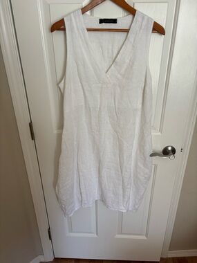 Sleeveless White V-Neck Linen Tunic